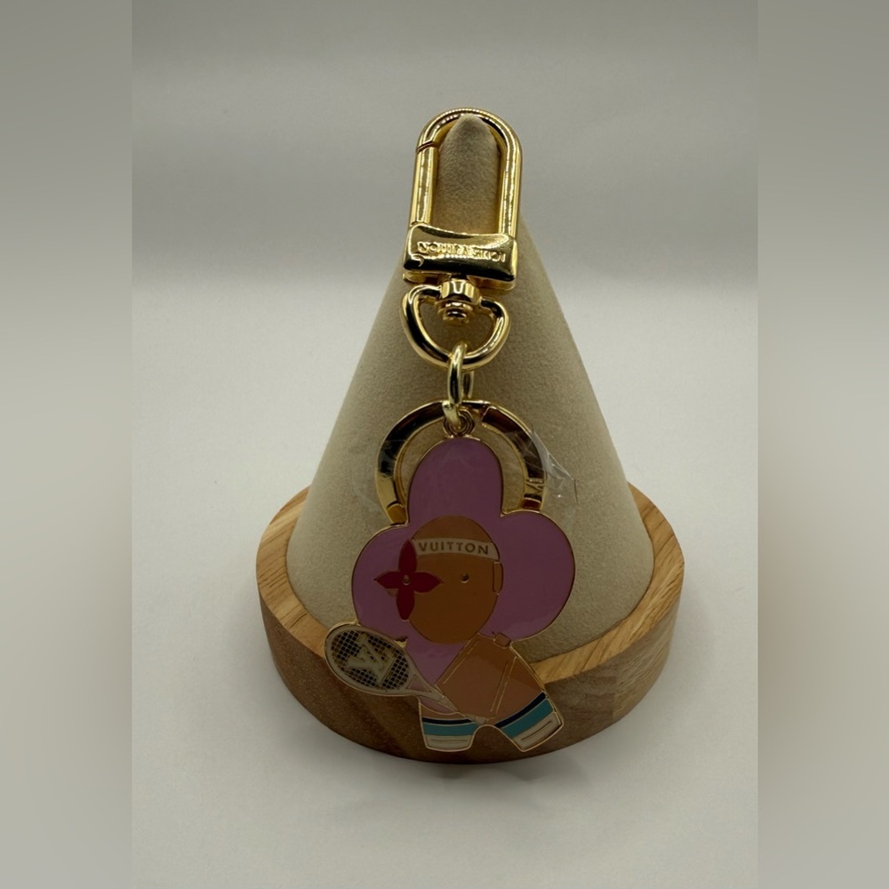 Lv Luxury Gold n pink Keychain bag charm Vivienne key holder NEW - Picture 2 of 6
